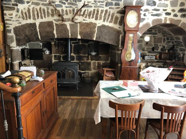 Local mixte (Pro/Hab) à vendre à Saint-Bonnet-de-Salers dans le Cantal (15140), ref : 15060/865