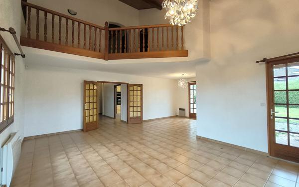 Maison à vendre    6 pièces • 174 m2 Prévessin-Moëns