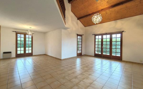 Maison à vendre    6 pièces • 174 m2 Prévessin-Moëns