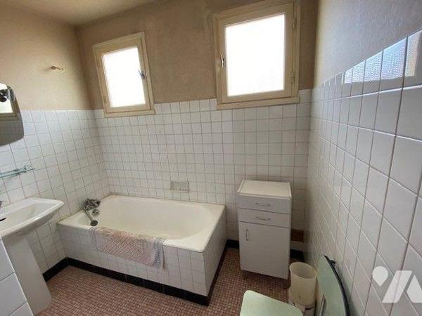 Maison à Vendre à Plouha (22580) en Côtes-d'Armor (22)

Cette maison dispose de quatre pièces...