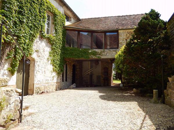 Demeure de charme en pierre du Vexin de 215m² sur un terrain de 550m² à FOLLAINVILLE