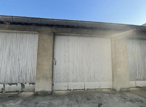 À VENDRE - BOX FERMÉ SPACIEUX DE 15,80 m² - SECTEUR CLEMENCEAU