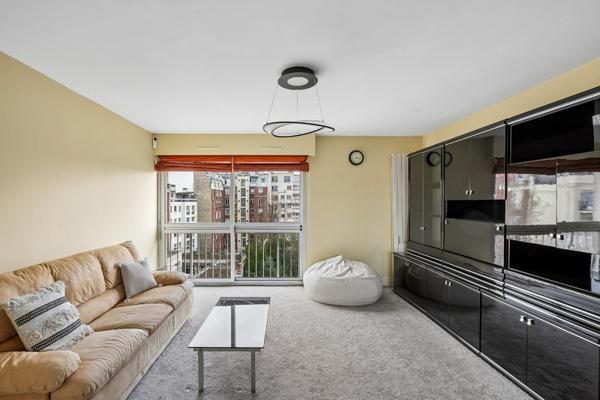 Appartement
         2 pièces
        - 48 m² 435 000 € *