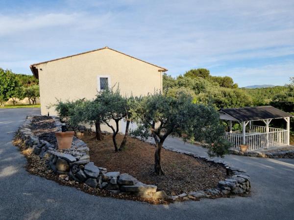 Villa provençale, dans un quartier résidentiel.
