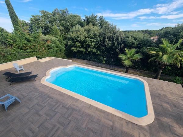 Villa provençale, dans un quartier résidentiel.