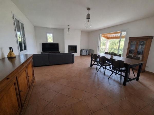 Villa provençale, dans un quartier résidentiel.