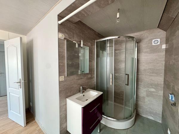 Maison familiale de 173 m² avec appartement indépendant de 32m2, grand sous-sol et sauna