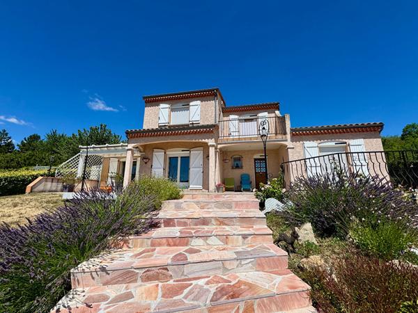 Maison familiale de 173 m² avec appartement indépendant de 32m2, grand sous-sol et sauna