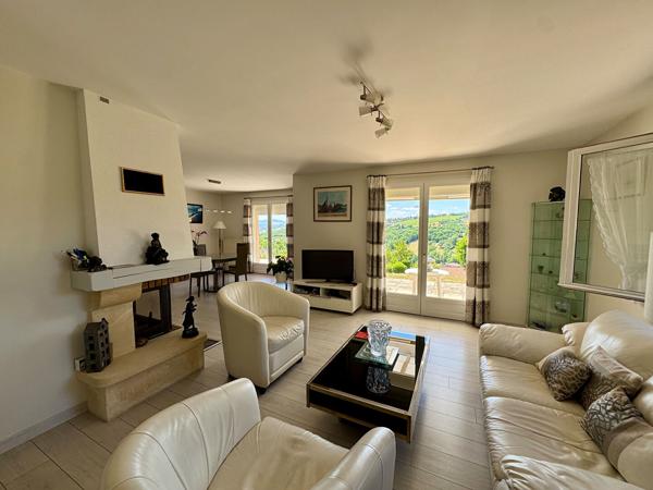 Maison familiale de 173 m² avec appartement indépendant de 32m2, grand sous-sol et sauna
