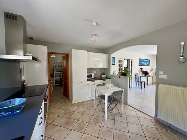 Maison familiale de 173 m² avec appartement indépendant de 32m2, grand sous-sol et sauna