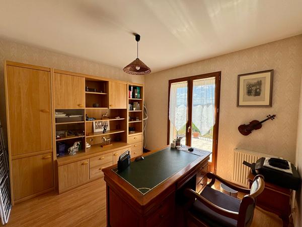 Maison familiale de 173 m² avec appartement indépendant de 32m2, grand sous-sol et sauna