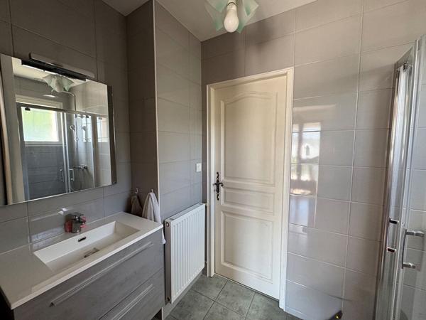 Maison familiale de 173 m² avec appartement indépendant de 32m2, grand sous-sol et sauna