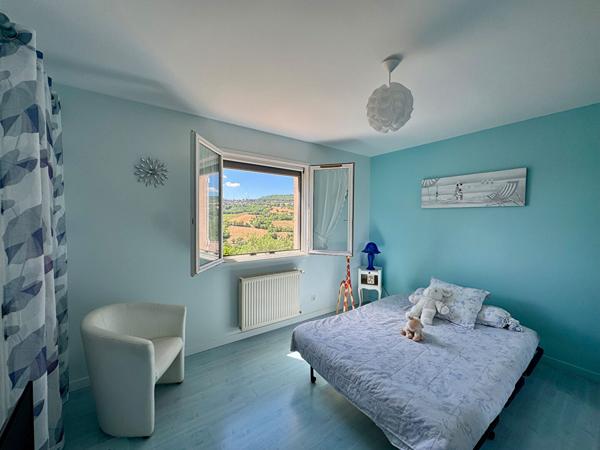Maison familiale de 173 m² avec appartement indépendant de 32m2, grand sous-sol et sauna