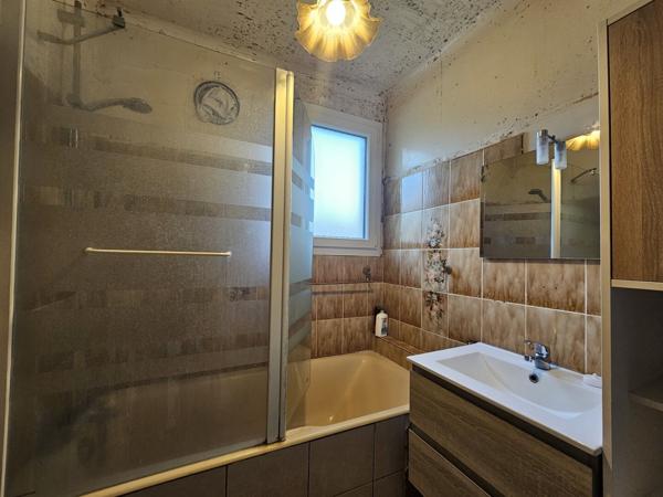 Maison 75m2 et Hangar de 120m2 sur terrain de 3260m2