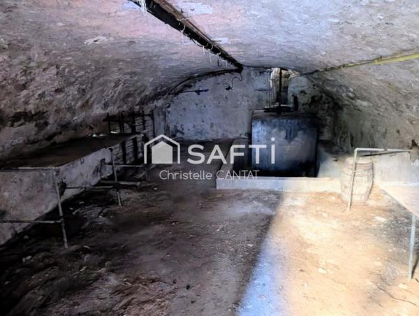 Maison de ville 165 m² 6 pièces, 4 chambres, cave.