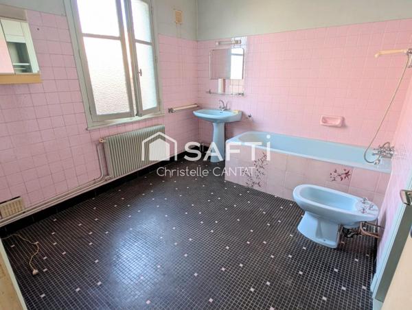 Maison de ville 165 m² 6 pièces, 4 chambres, cave.