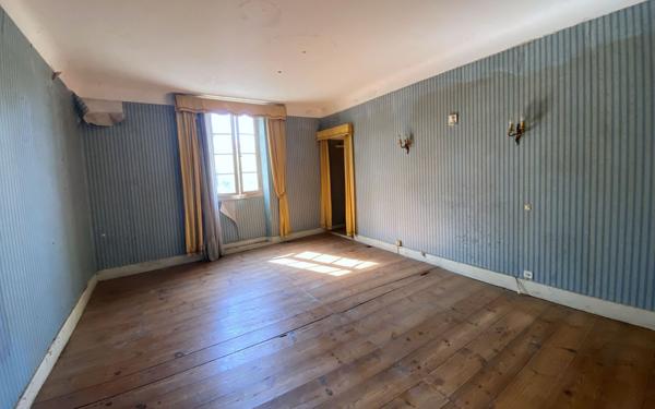 Maison à vendre    6 pièces •  Tilh