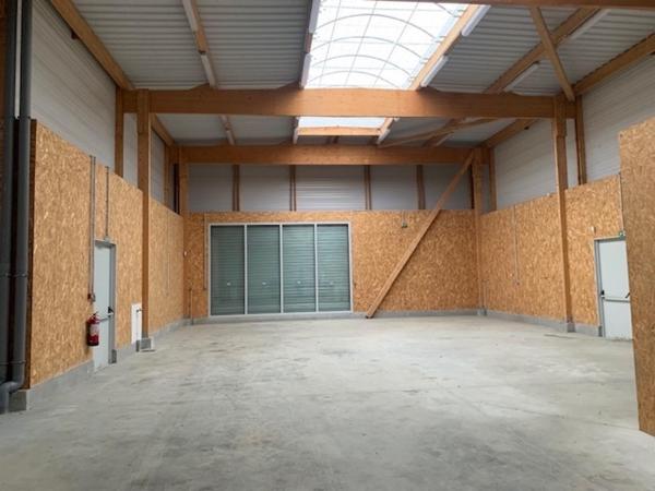 HANGAR ATELIER 191 m2 4 PARKINGS SECURISE