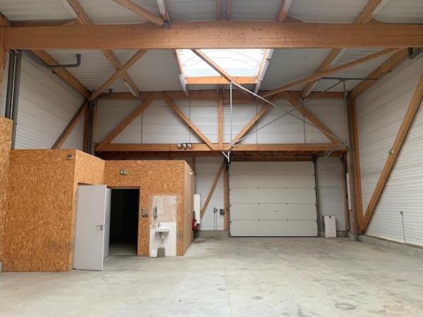 HANGAR ATELIER 191 m2 4 PARKINGS SECURISE