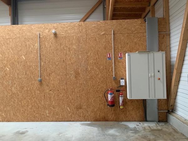 HANGAR ATELIER 191 m2 4 PARKINGS SECURISE