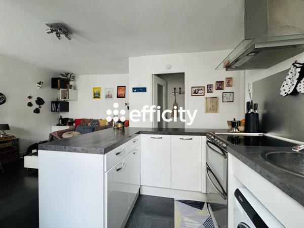 Appartement
         2 pièces
        - 35 m² 299 000 € *
