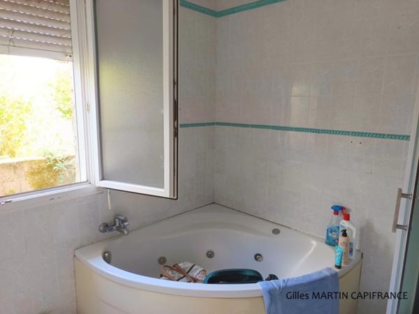 Propriete à vendre 5 pièces avec un chai et une dépendance