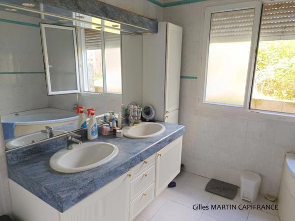 Propriete à vendre 5 pièces avec un chai et une dépendance