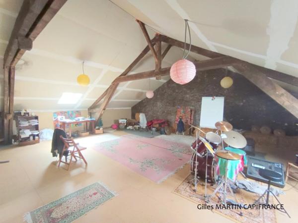 Propriete à vendre 5 pièces avec un chai et une dépendance