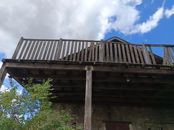 Propriete à vendre 5 pièces avec un chai et une dépendance