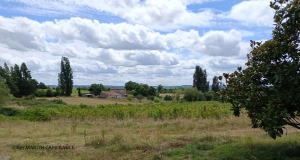 Propriete à vendre 5 pièces avec un chai et une dépendance