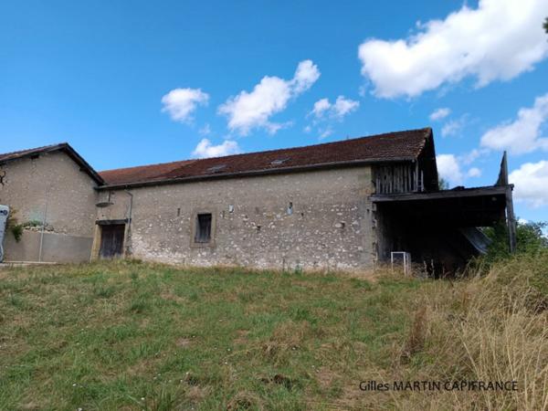 Propriete à vendre 5 pièces avec un chai et une dépendance