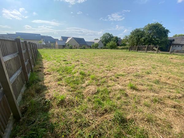 A vendre terrain constructible 849 m2, centre ville St Meen Le Grand axe N164
