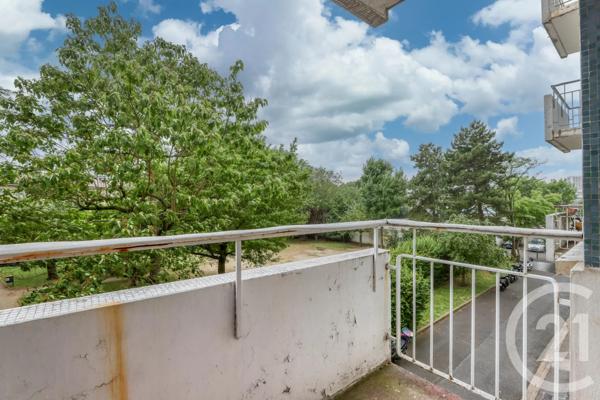 Appartement F4 à vendre  4 pièces - 79 m 2   AUBERVILLIERS  - 93