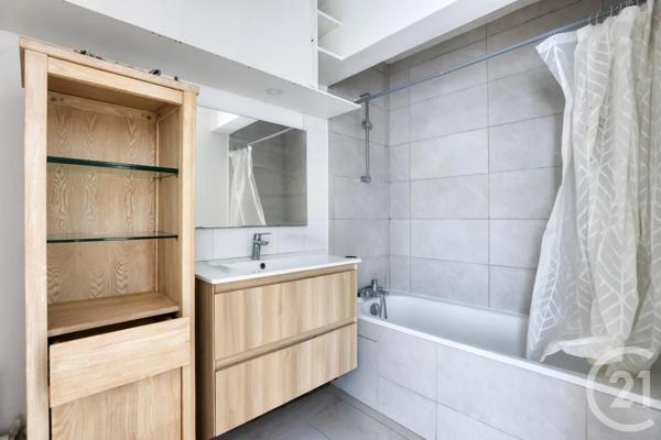 Appartement F4 à vendre  4 pièces - 79 m 2   AUBERVILLIERS  - 93