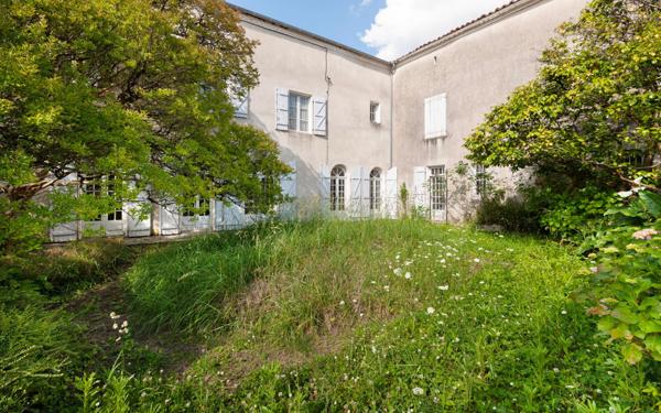 Maison à vendre    10 pièces •  Saint-Sever