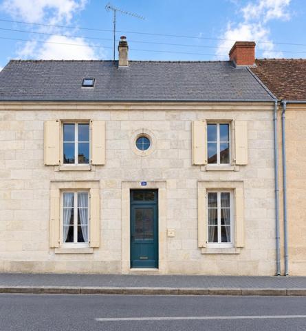 Maison de caractère avec jardin, puits et dépendances