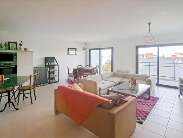 Grand T2 de 70 m² avec terrasse, pièce de vie de 43 m² et parking sécurisé ? Hyper centre de Challans