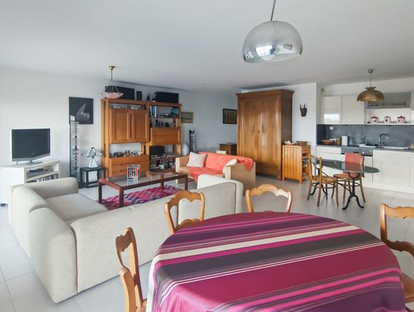 Grand T2 de 70 m² avec terrasse, pièce de vie de 43 m² et parking sécurisé ? Hyper centre de Challans