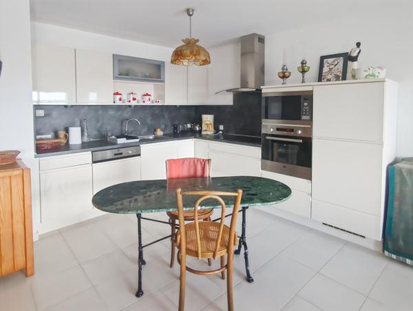 Grand T2 de 70 m² avec terrasse, pièce de vie de 43 m² et parking sécurisé ? Hyper centre de Challans