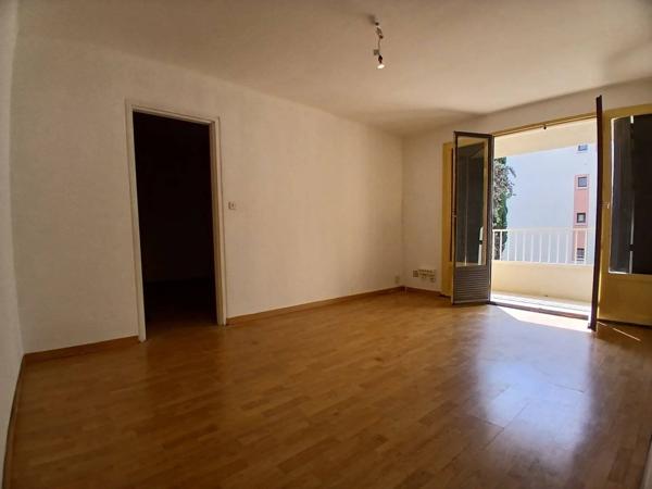 Appartement 2 pièces 43 m2 - balcons - cave et parking