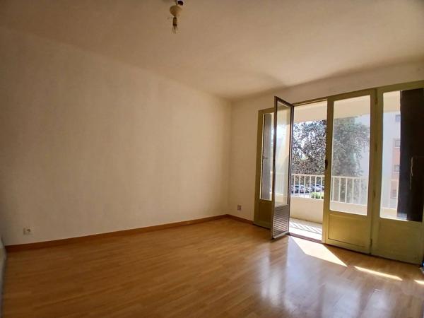 Appartement 2 pièces 43 m2 - balcons - cave et parking