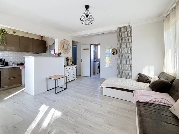 Vente                                                      Appartement
                        
                     3 pièces                      50 m2                     à Dourdan