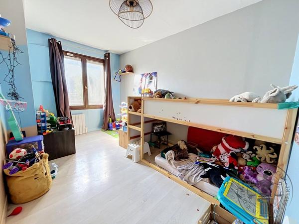 Vente                                                      Appartement
                        
                     3 pièces                      50 m2                     à Dourdan