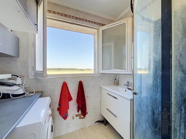 Vente                                                      Appartement
                        
                     3 pièces                      50 m2                     à Dourdan