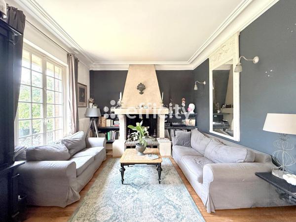Maison
         8 pièces
        - 135 m² 349 500 € *