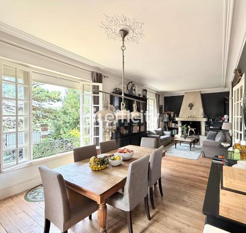 Maison
         8 pièces
        - 135 m² 349 500 € *