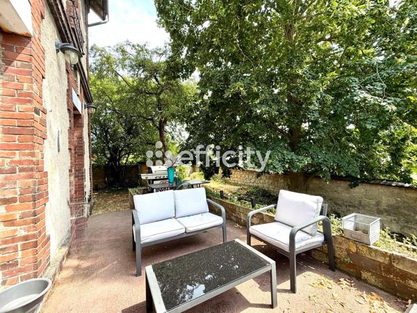 Maison
         8 pièces
        - 135 m² 349 500 € *