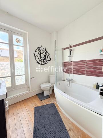 Maison
         8 pièces
        - 135 m² 349 500 € *