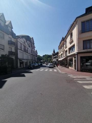 BAGNOLES DE L'ORNE (NORMANDIE) , appartement 1 pièce, 15 m2 . Prix 50 000, honoraires 11,11% inclus à la charge de l'acquéreur , soit 45 000  hors honoraires