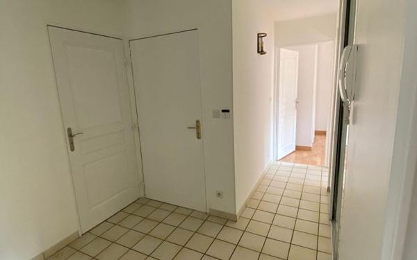 Appartement à louer    3 pièces •  Compiègne